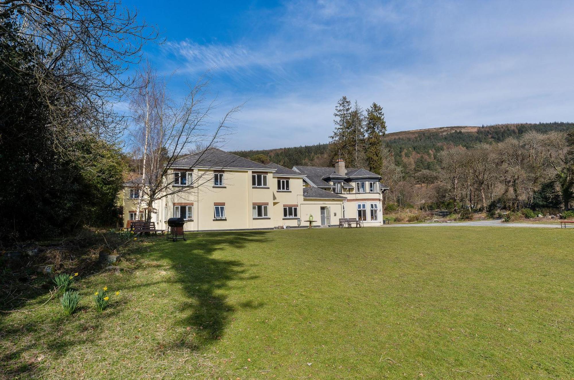 Glendalough International Youth Hostel Laragh Exterior foto