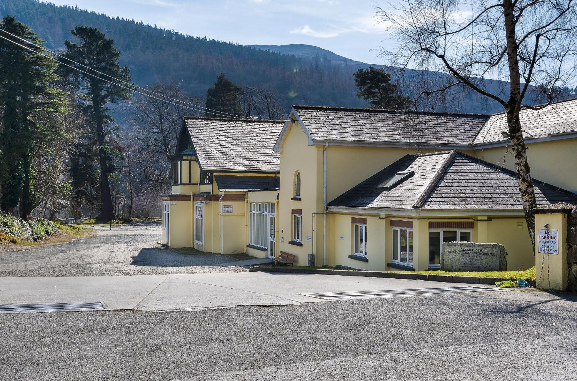 Glendalough International Youth Hostel Laragh Exterior foto